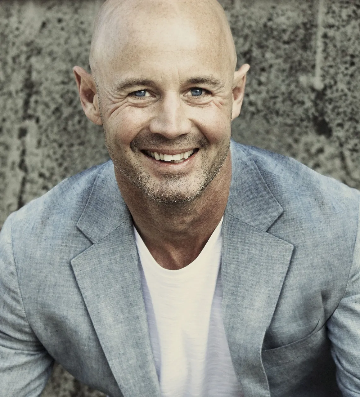 Portrait d’un homme souriant partageant son expérience de formation chez Formalisa.